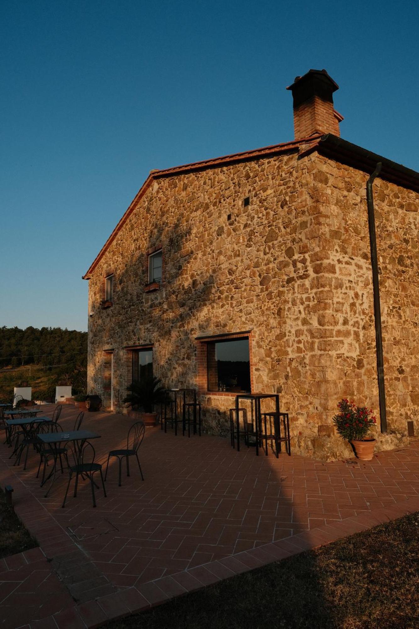 Vin Hotel - Wine Resort And Agriturismo Montieri Exteriör bild